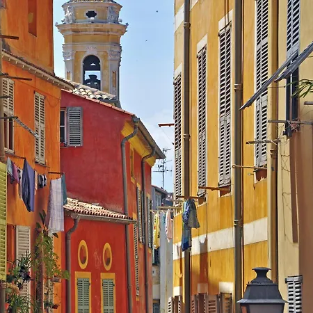 Avec Cinema A 200m De La Nizza